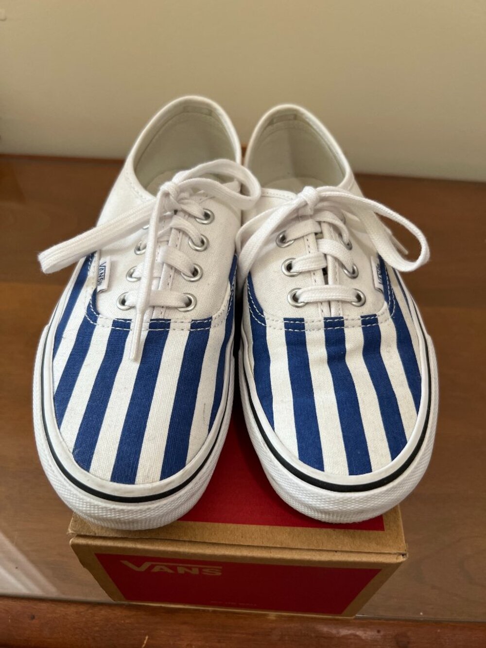 Vans Urban Outfitters blue/white Authentics sneakers. New in box. w7/m5.5.
